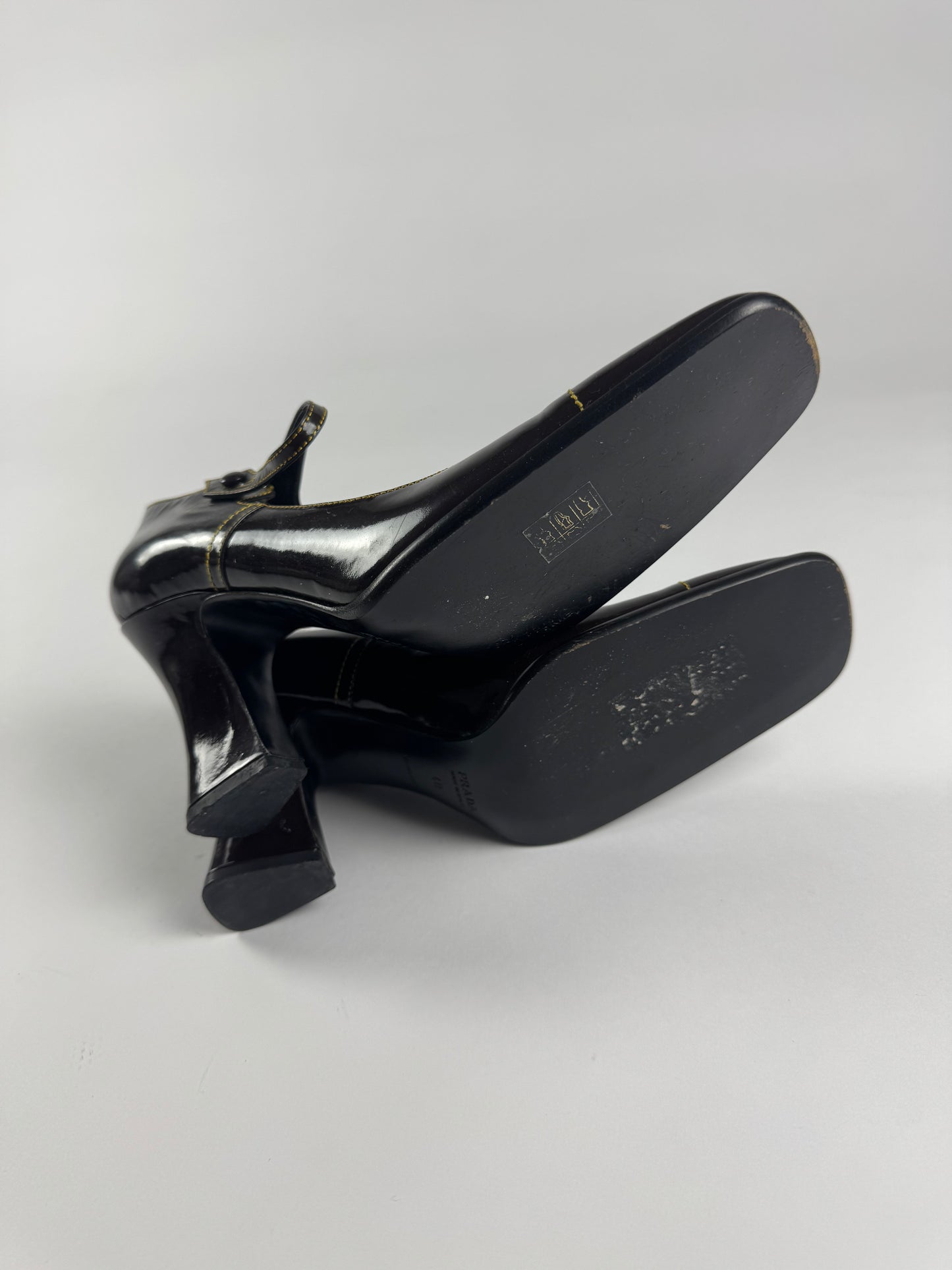 Prada Mary Jane Black Patent Leather Elegant Pumps FW 2001 - 40 IT/41 EU