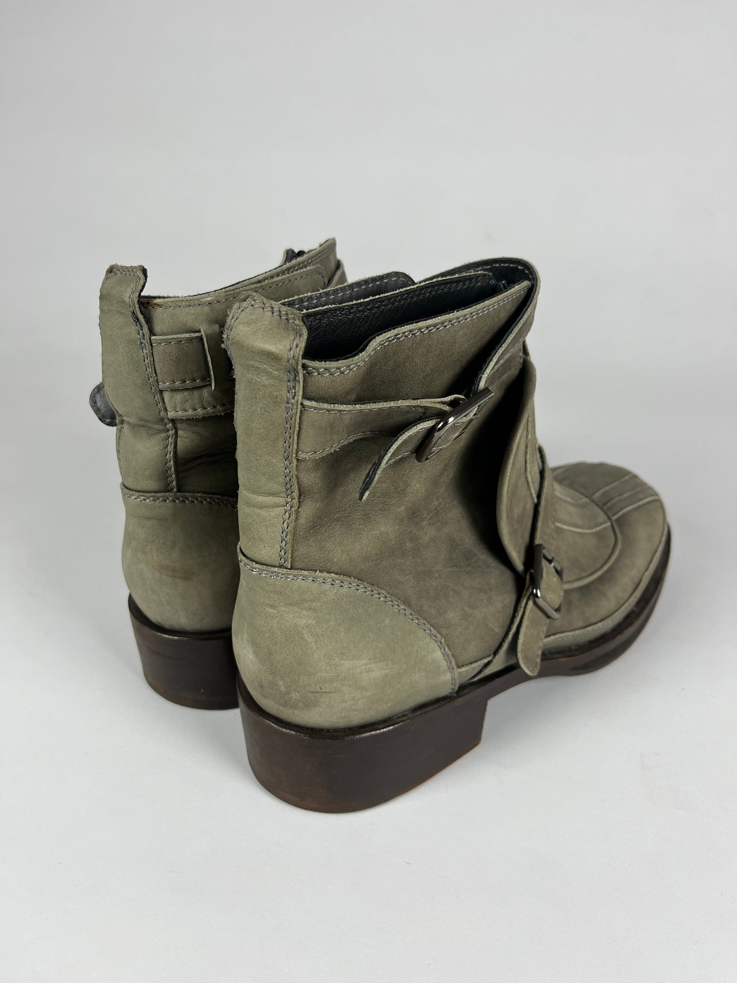 Chanel Sample Post Apocalyptic Belted Boots FW 2011 - 43 EU