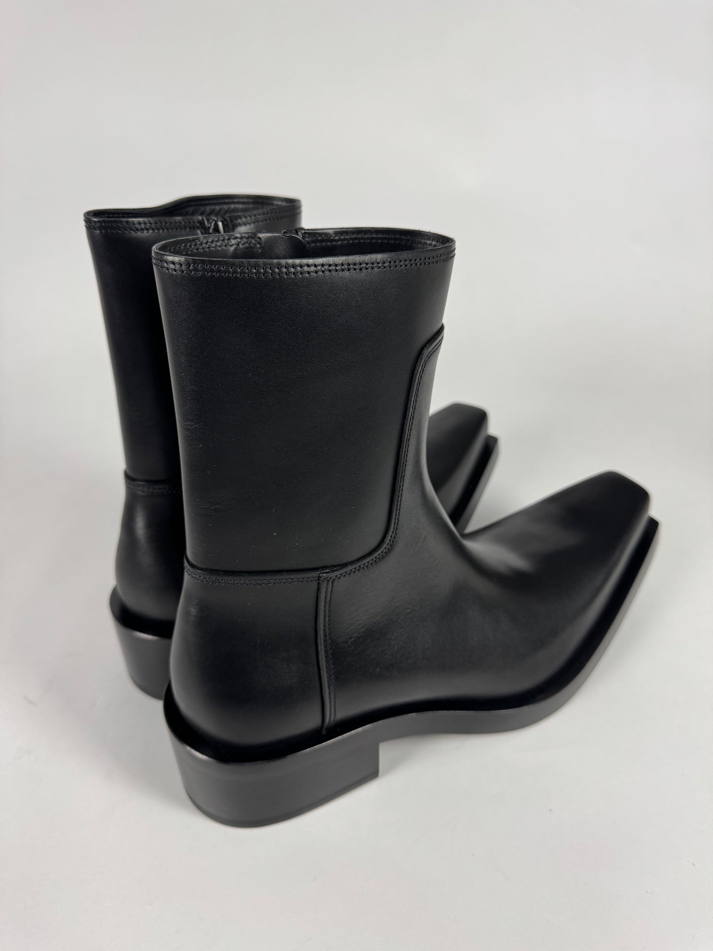 Balenciaga Santiago New Matt Calfskin Cowboy Boots Pre Fall 2023 - 44 EU