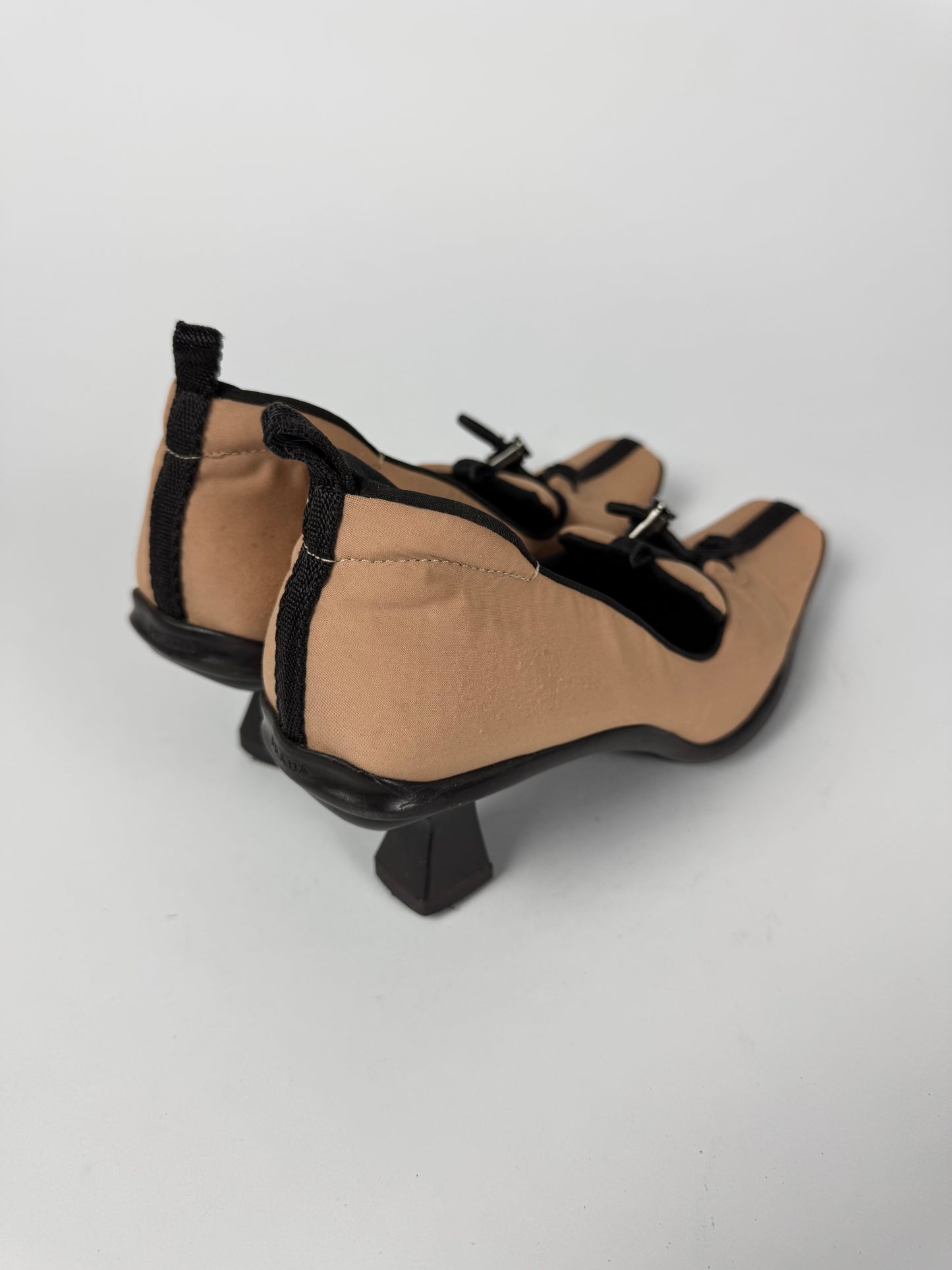 Prada Beige Neoprene Kitten Low Heels FW 1999 - 36 IT/36,5 EU