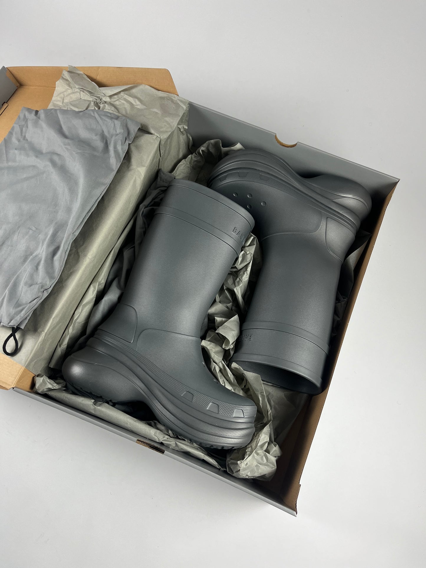 Balenciaga Grey Oversized Crocs Fisher Boots Ressort 2022 - 45 EU