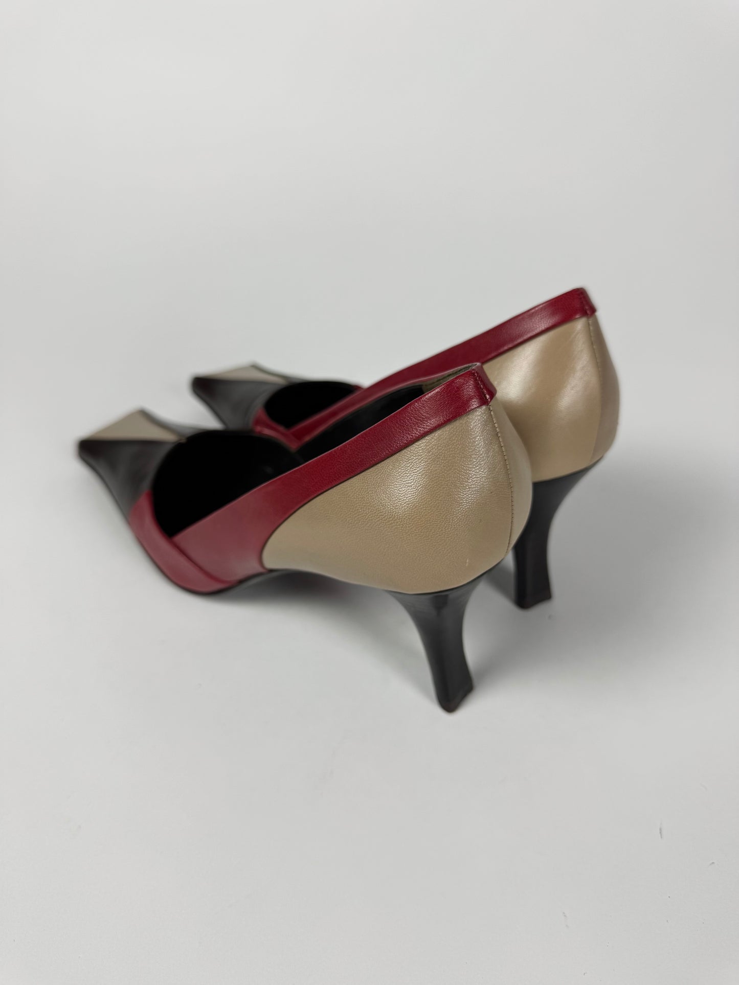 Prada Tricolor Colorblock Leather Kitten Heel Pumps Black Red Taupe Pointed Toe 2000s - 38,5 IT/39 EU