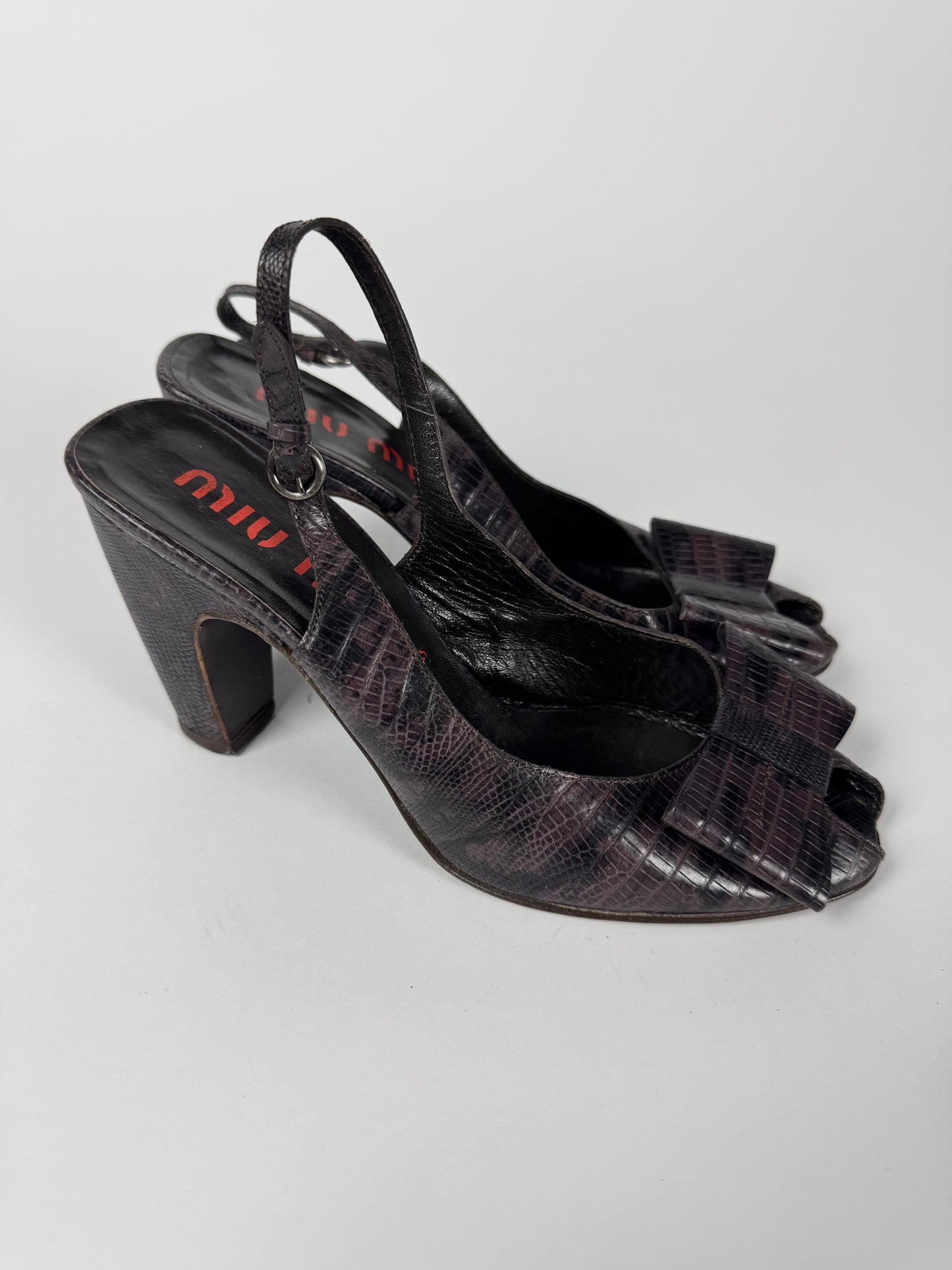 Miu Miu Aubergine Crocodile Embossed Leather Peep Toe Slingback Block Heel Pumps 2000s - 38,5 IT/39 EU