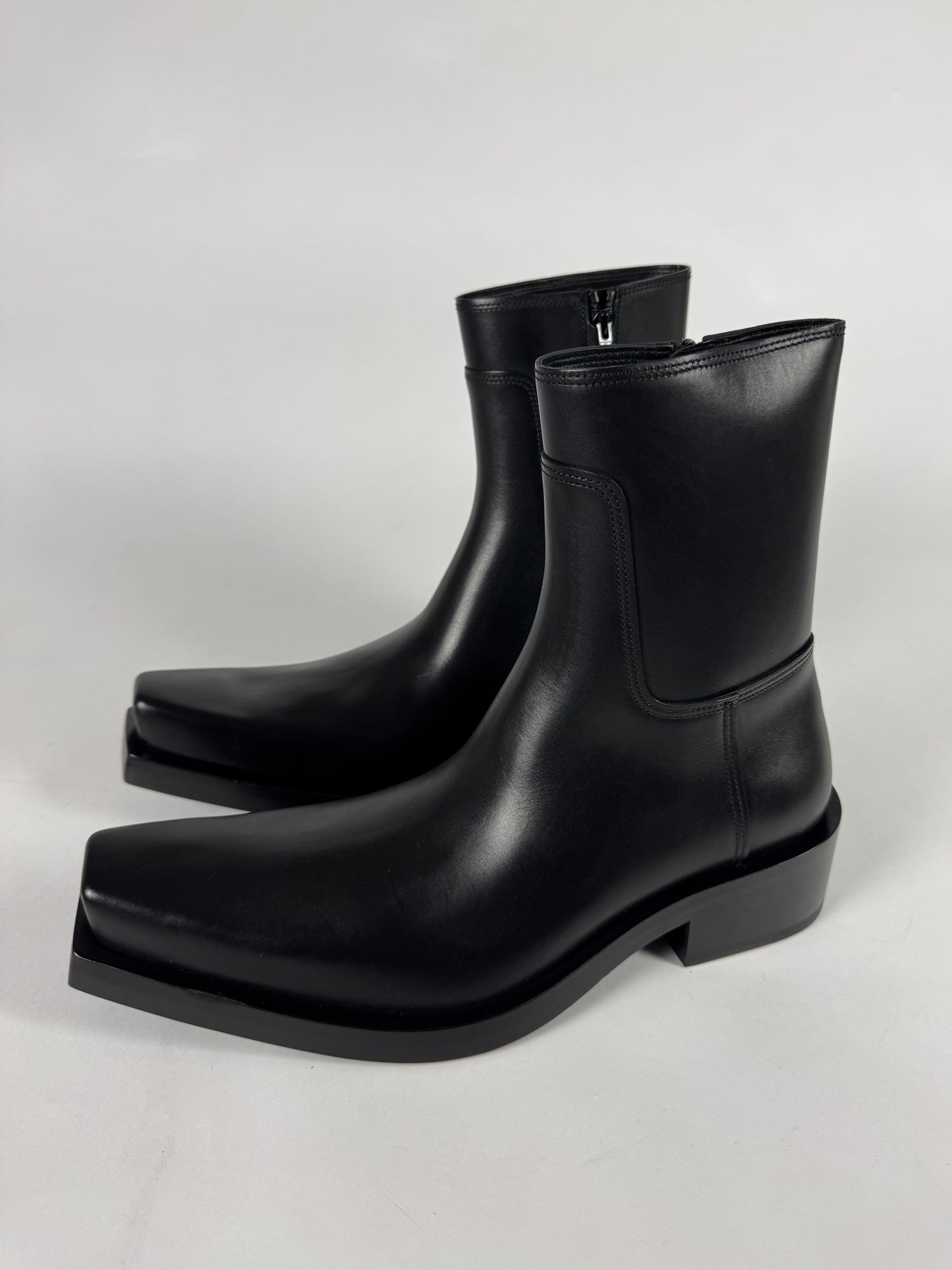 Balenciaga Santiago New Matt Calfskin Cowboy Boots Pre Fall 2023 - 44 EU