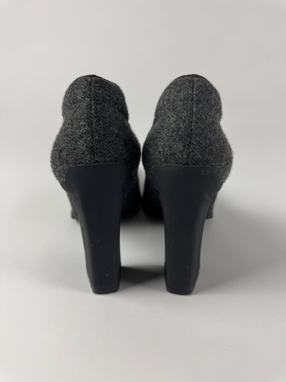 Prada Laced Wool Mary Jane Pumps FW 1998 - 37,5 IT/38 EU