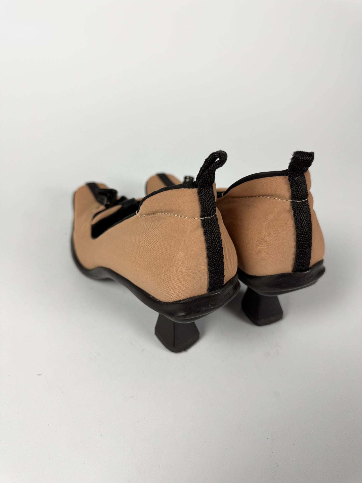 Prada Beige Neoprene Kitten Low Heels FW 1999 - 36 IT/36,5 EU