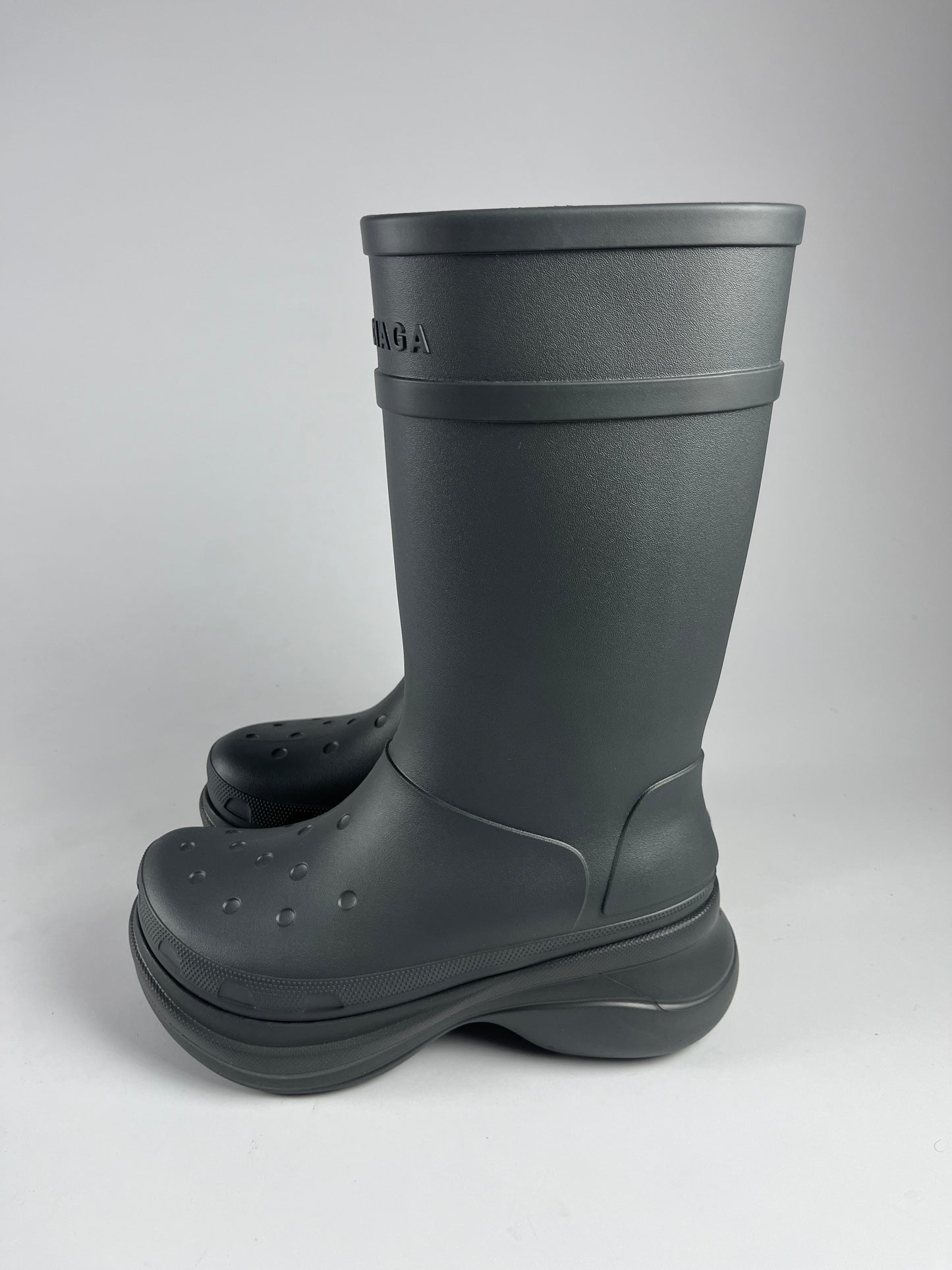 Balenciaga Grey Oversized Crocs Fisher Boots Ressort 2022 - 45 EU