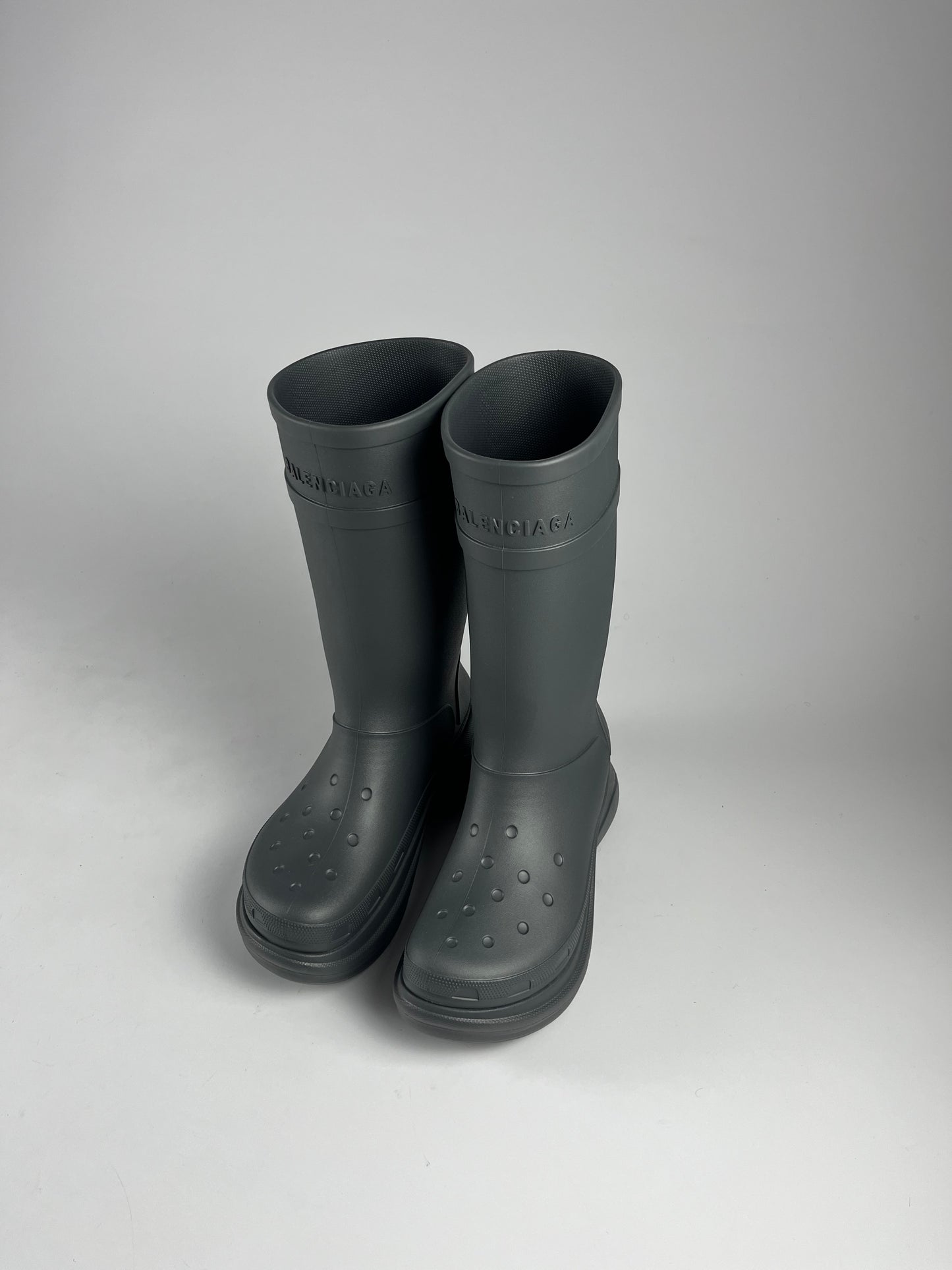 Balenciaga Grey Oversized Crocs Fisher Boots Ressort 2022 - 45 EU