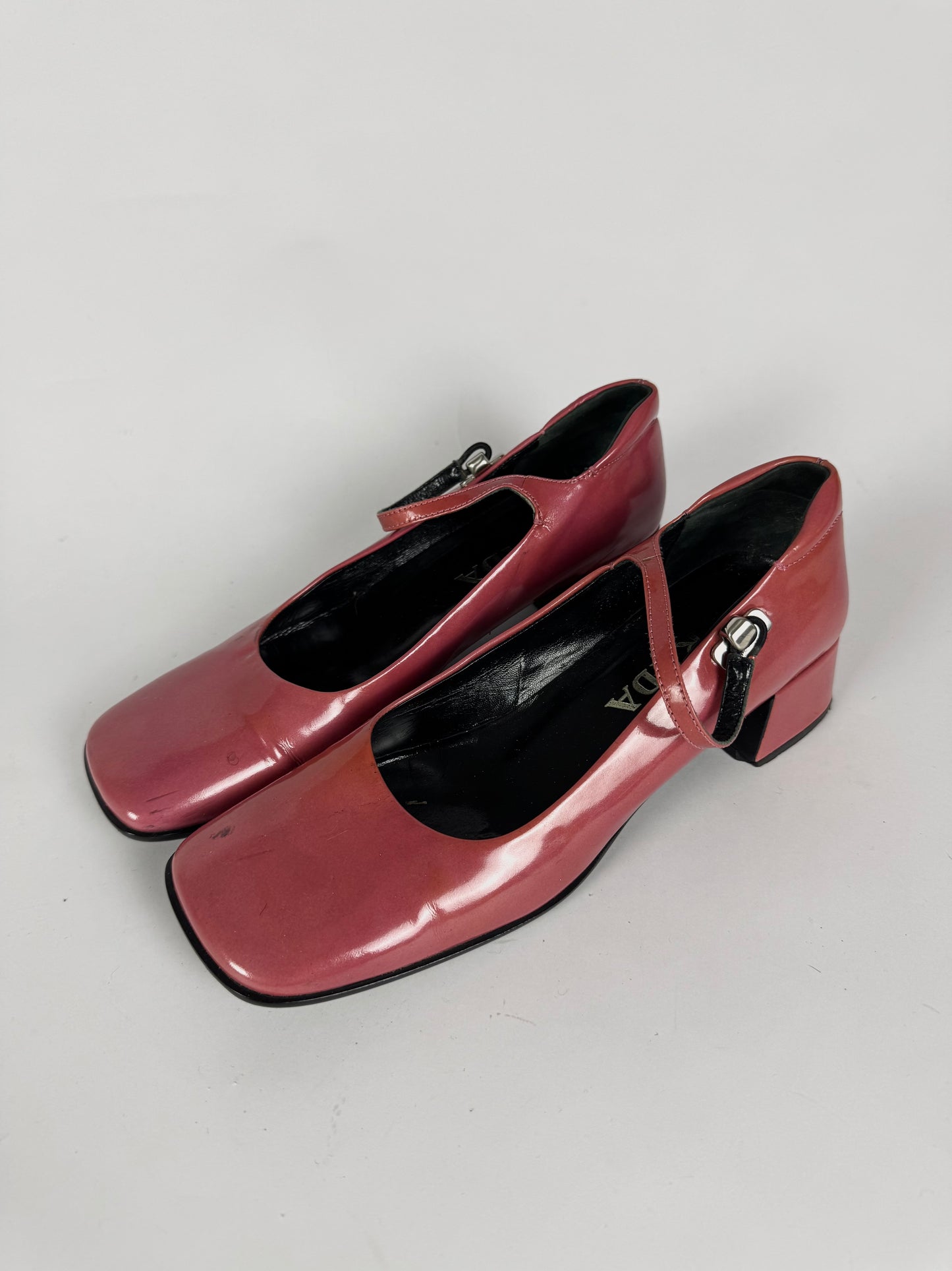 Prada Pink Patent Mary Jane Laced Pumps FW 1999 - 38,5 IT/39 EU