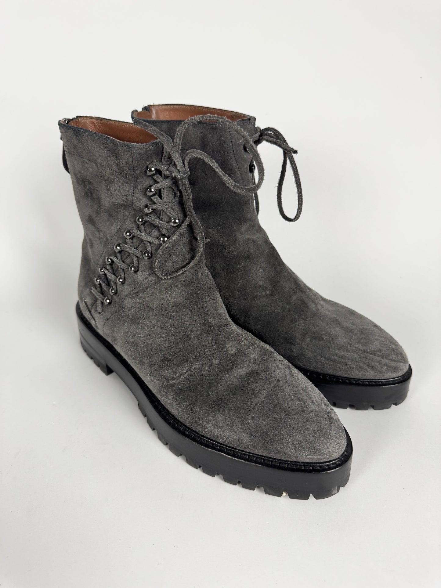 Alaïa Grey Suede Gunmetal Eyelets Asymmetrical Lace Up Lug Sole Back Zip Combat Boots 2010s - 40,5 EU