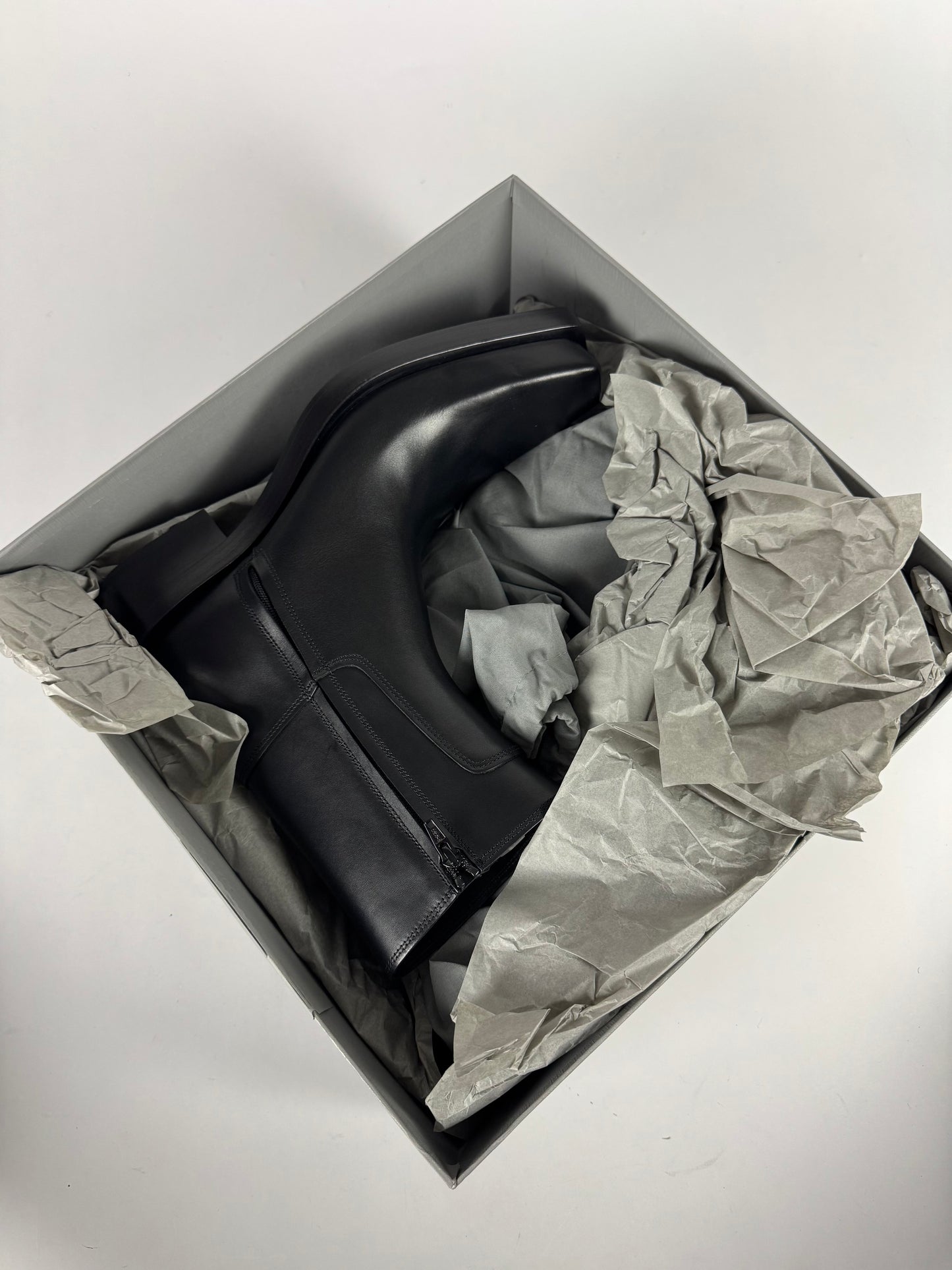 Balenciaga Santiago New Matt Calfskin Cowboy Boots Pre Fall 2023 - 44 EU