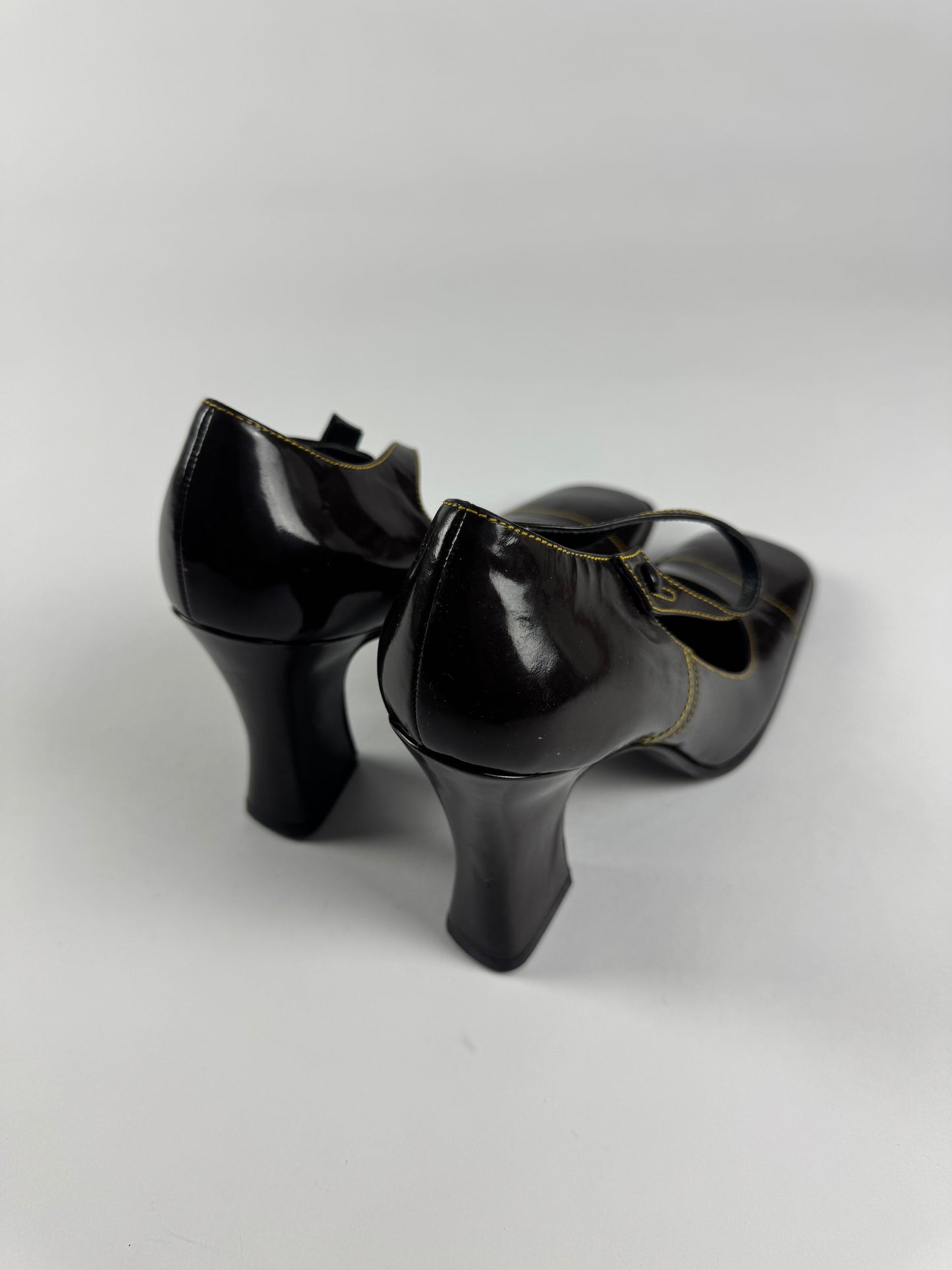 Prada Mary Jane Black Patent Leather Elegant Pumps FW 2001 - 40 IT/41 EU