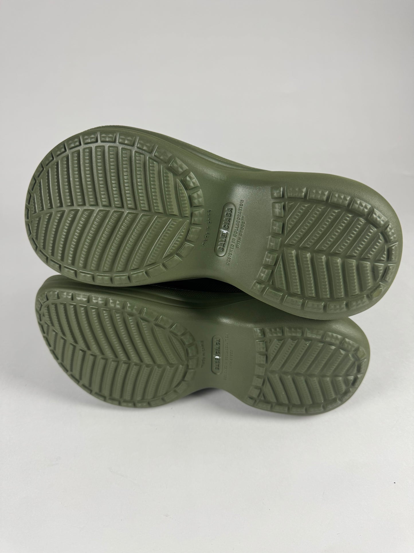 Balenciaga Green Military Oversized Crocs Fisher High Boots Resort 2022 - 44 EU