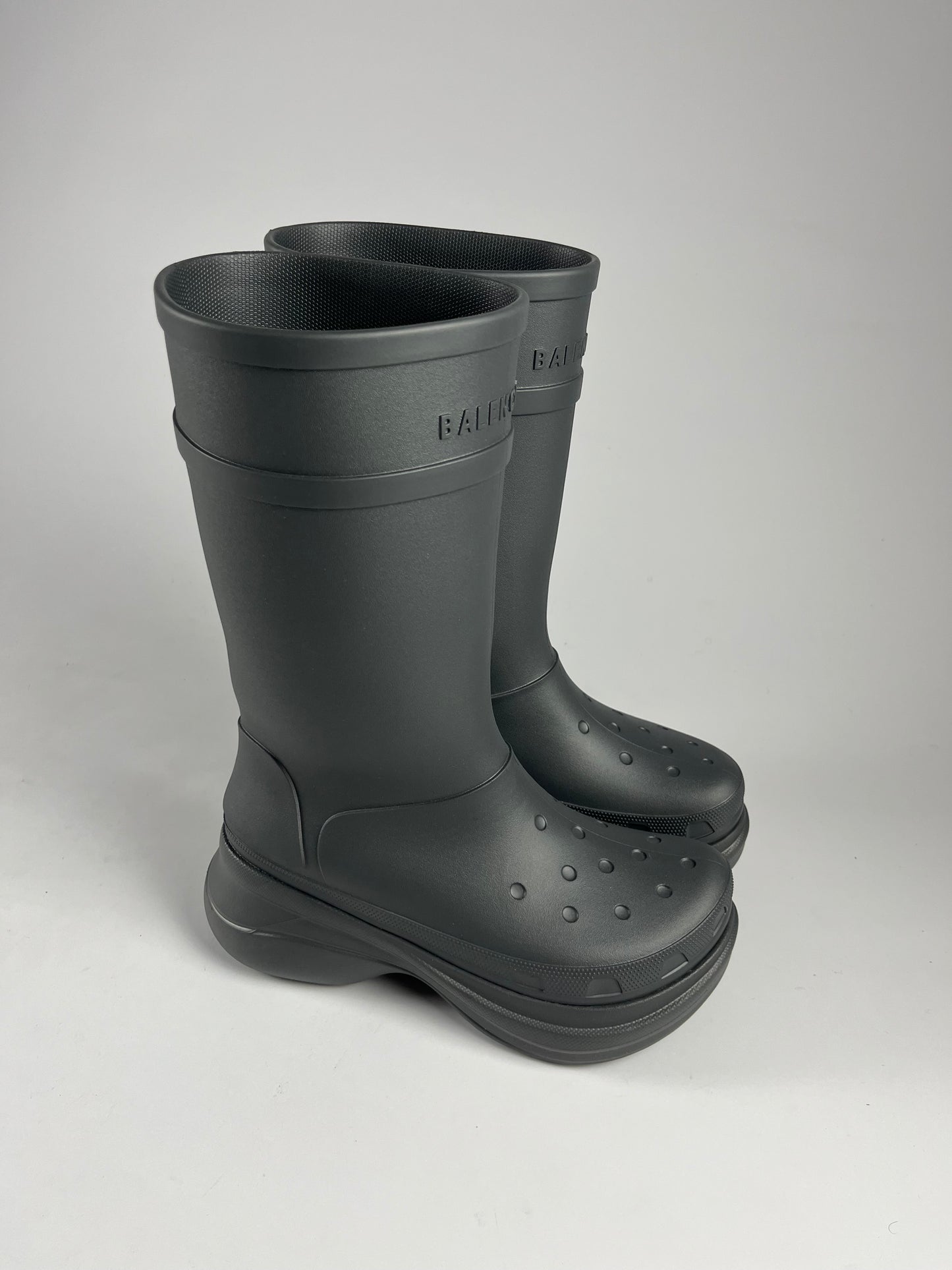 Balenciaga Grey Oversized Crocs Fisher Boots Ressort 2022 - 45 EU
