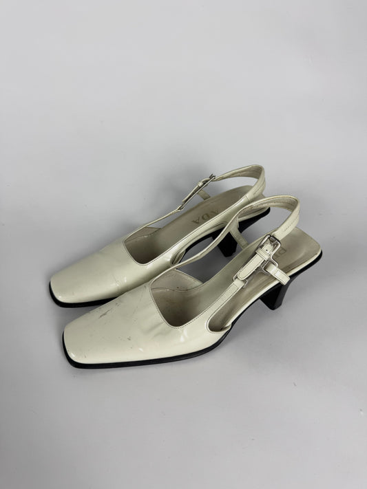 Prada Patent White Leather Slingback Pumps 1990s - 36 IT/36,5 EU