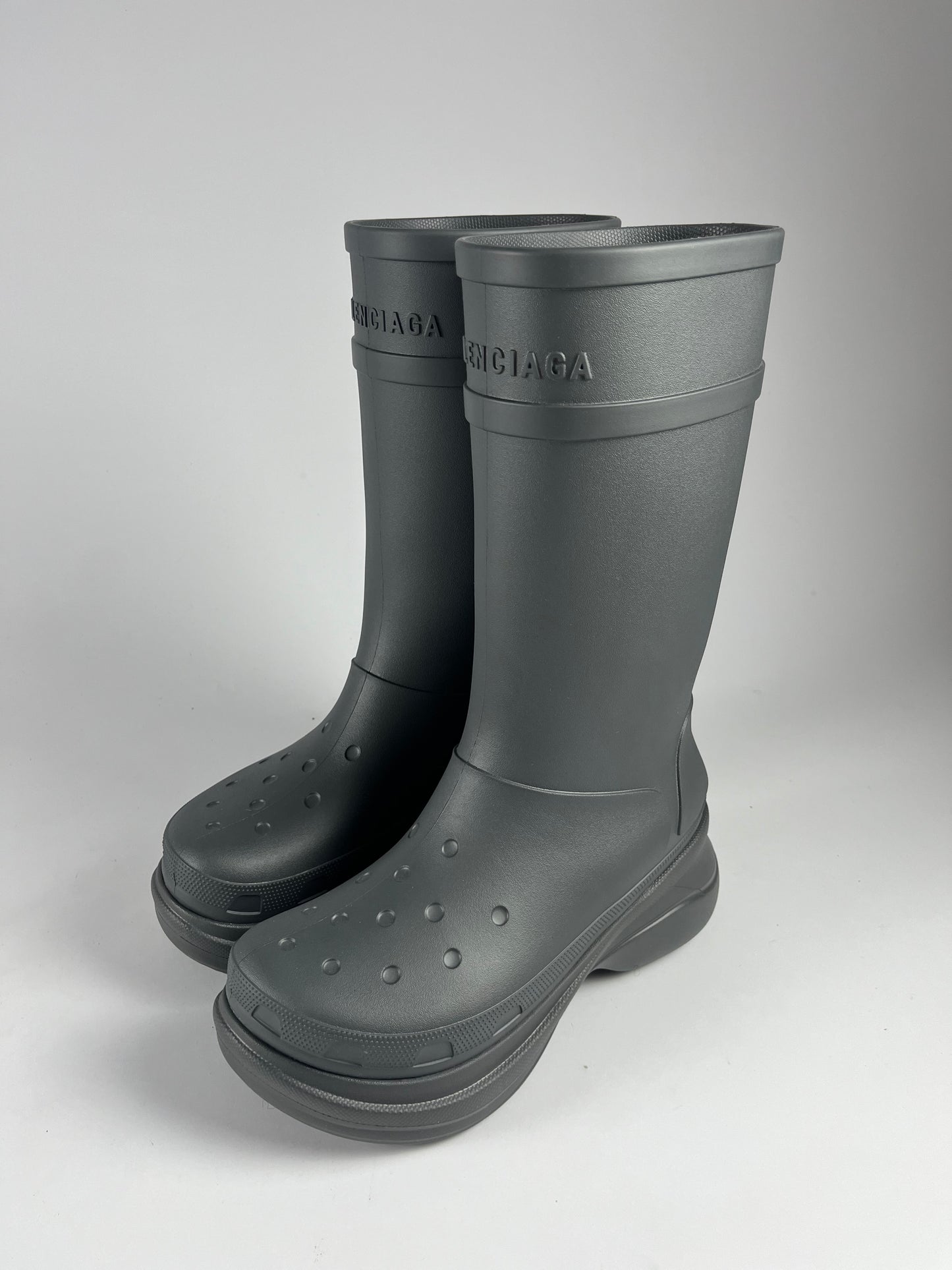 Balenciaga Grey Oversized Crocs Fisher Boots Ressort 2022 - 45 EU