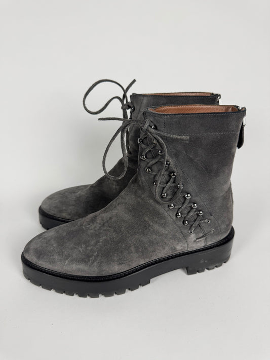 Alaïa Grey Suede Gunmetal Eyelets Asymmetrical Lace Up Lug Sole Back Zip Combat Boots 2010s - 40,5 EU