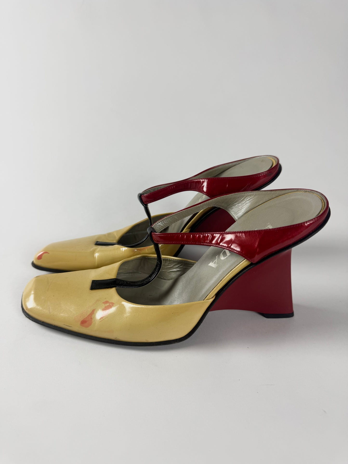 Prada Patent Beige Red Many Jane Wedges Heel Pumps FW 1998 - 40 IT/40,5 EU