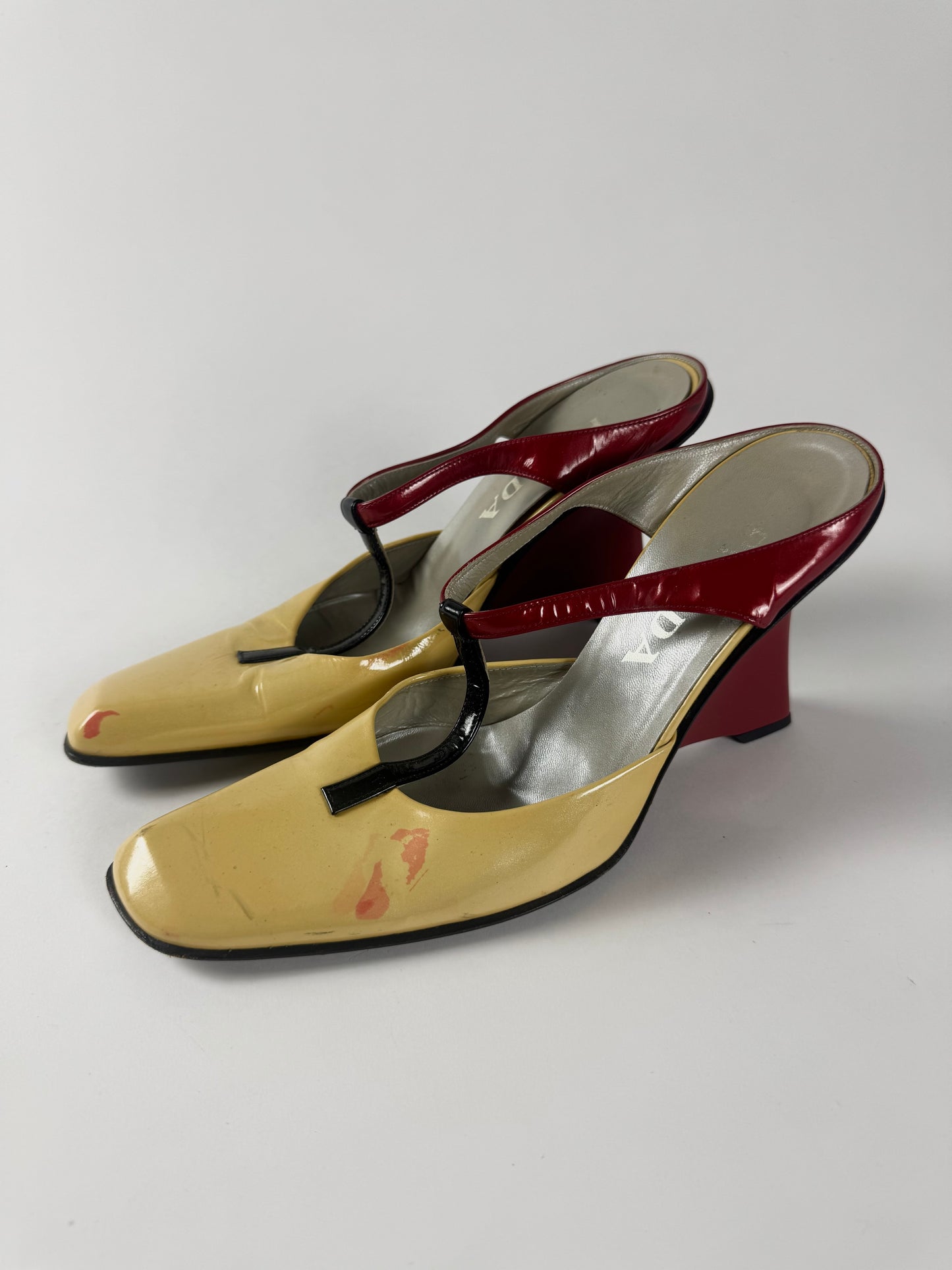 Prada Patent Beige Red Many Jane Wedges Heel Pumps FW 1998 - 40 IT/40,5 EU