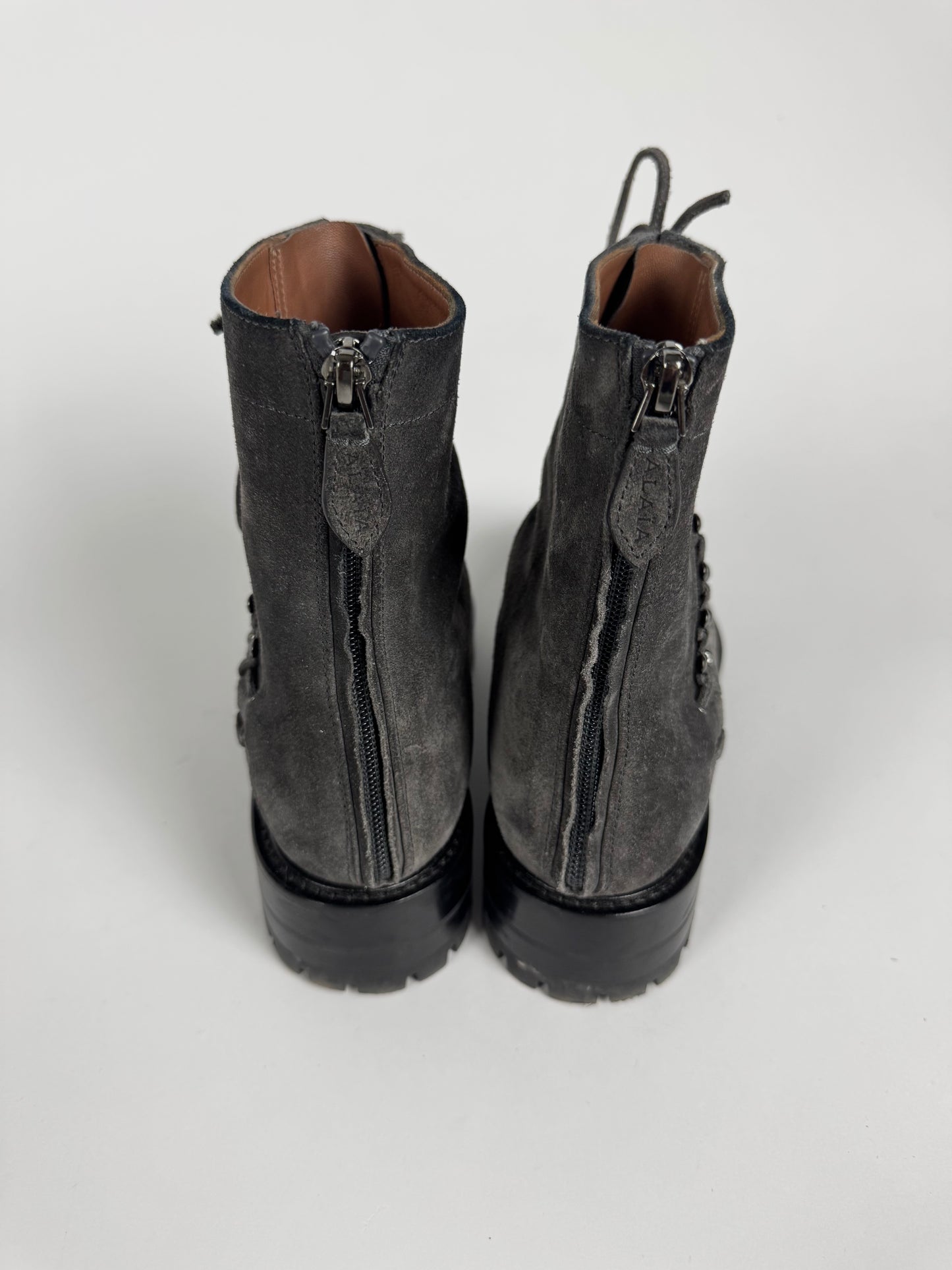 Alaïa Grey Suede Gunmetal Eyelets Asymmetrical Lace Up Lug Sole Back Zip Combat Boots 2010s - 40,5 EU