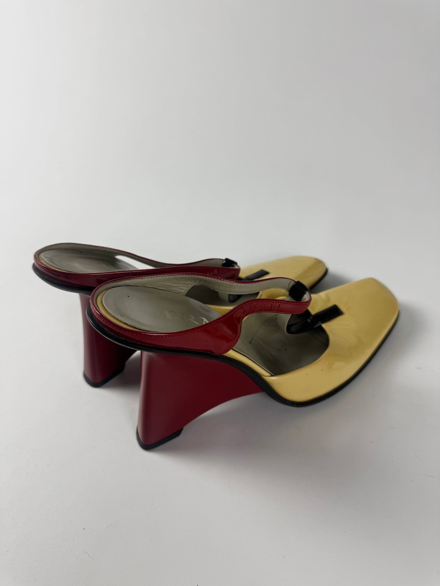 Prada Patent Beige Red Many Jane Wedges Heel Pumps FW 1998 - 40 IT/40,5 EU
