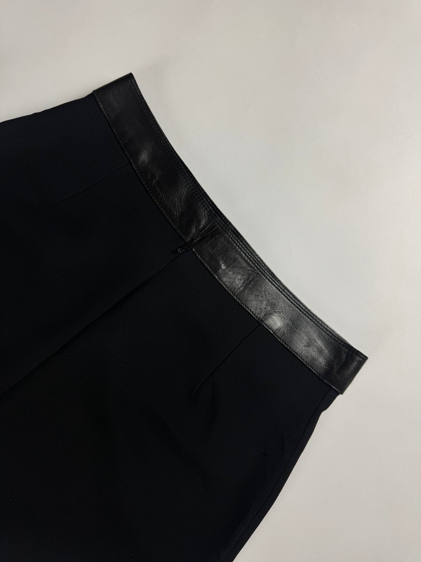 Gucci Tom Ford Essential Black Leather Pockets Skirt FW 2000 - M