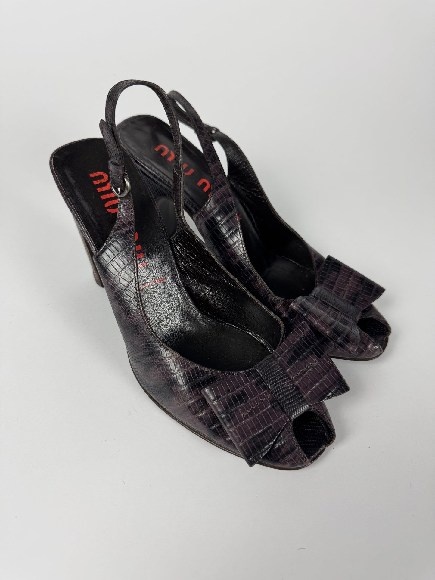 Miu Miu Aubergine Crocodile Embossed Leather Peep Toe Slingback Block Heel Pumps 2000s - 38,5 IT/39 EU