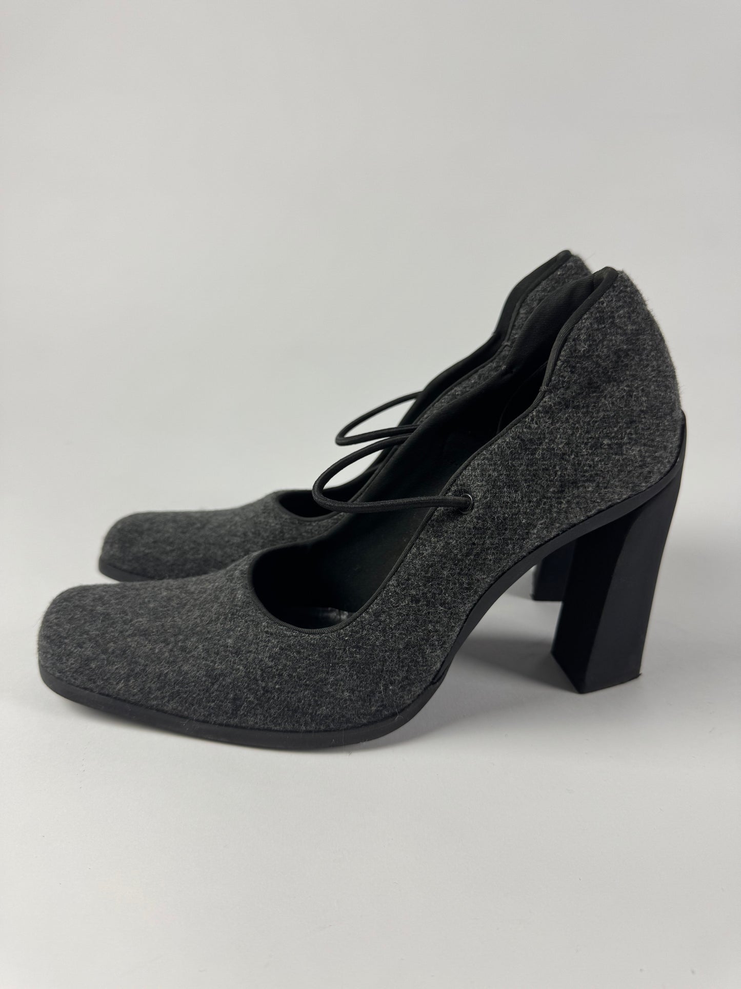 Prada Laced Wool Mary Jane Pumps FW 1998 - 37,5 IT/38 EU