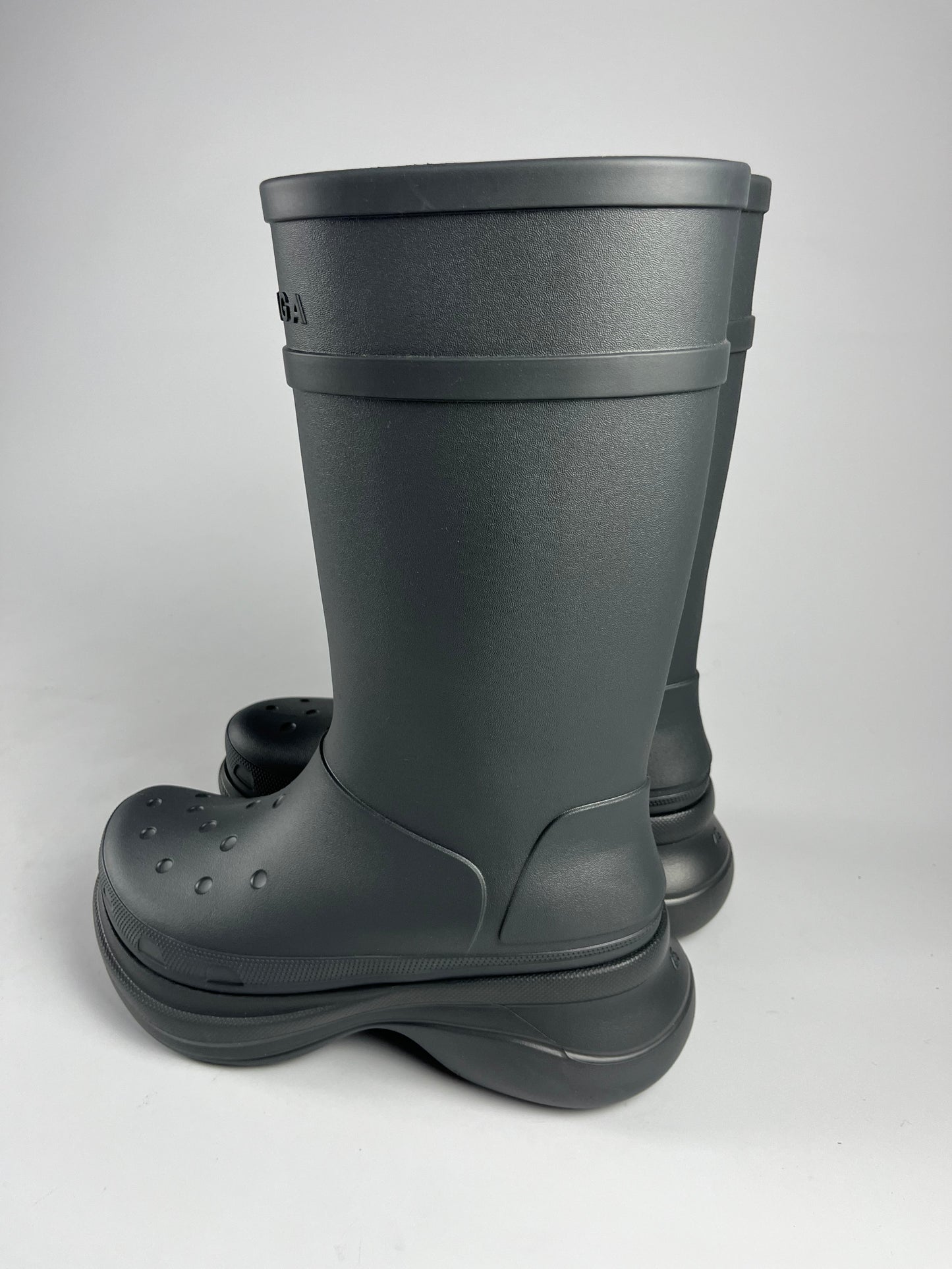 Balenciaga Grey Oversized Crocs Fisher Boots Ressort 2022 - 45 EU