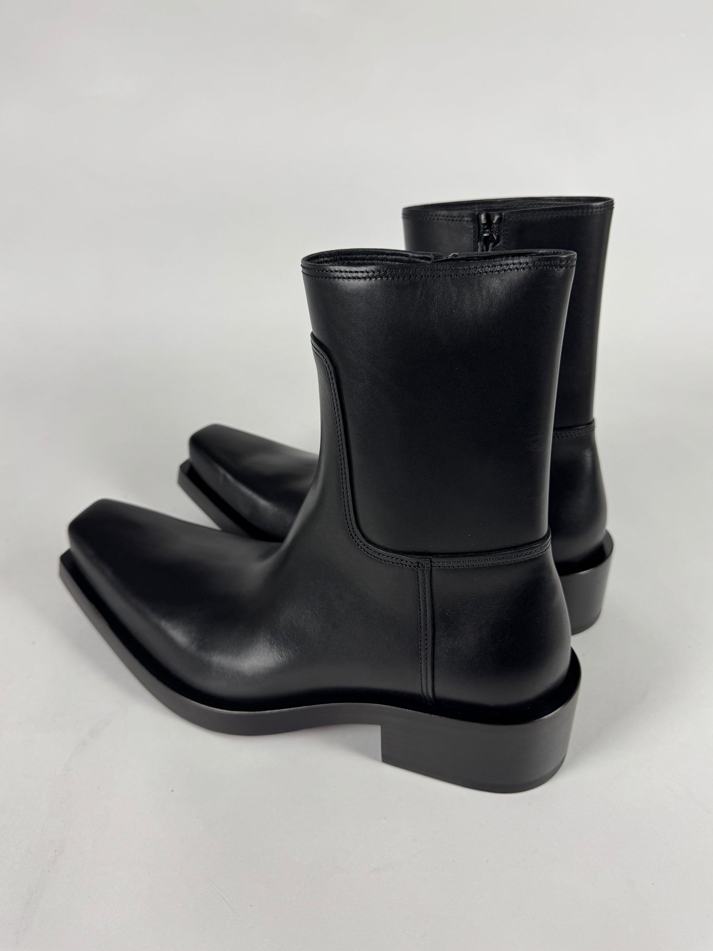 Balenciaga Santiago New Matt Calfskin Cowboy Boots Pre Fall 2023 - 44 EU