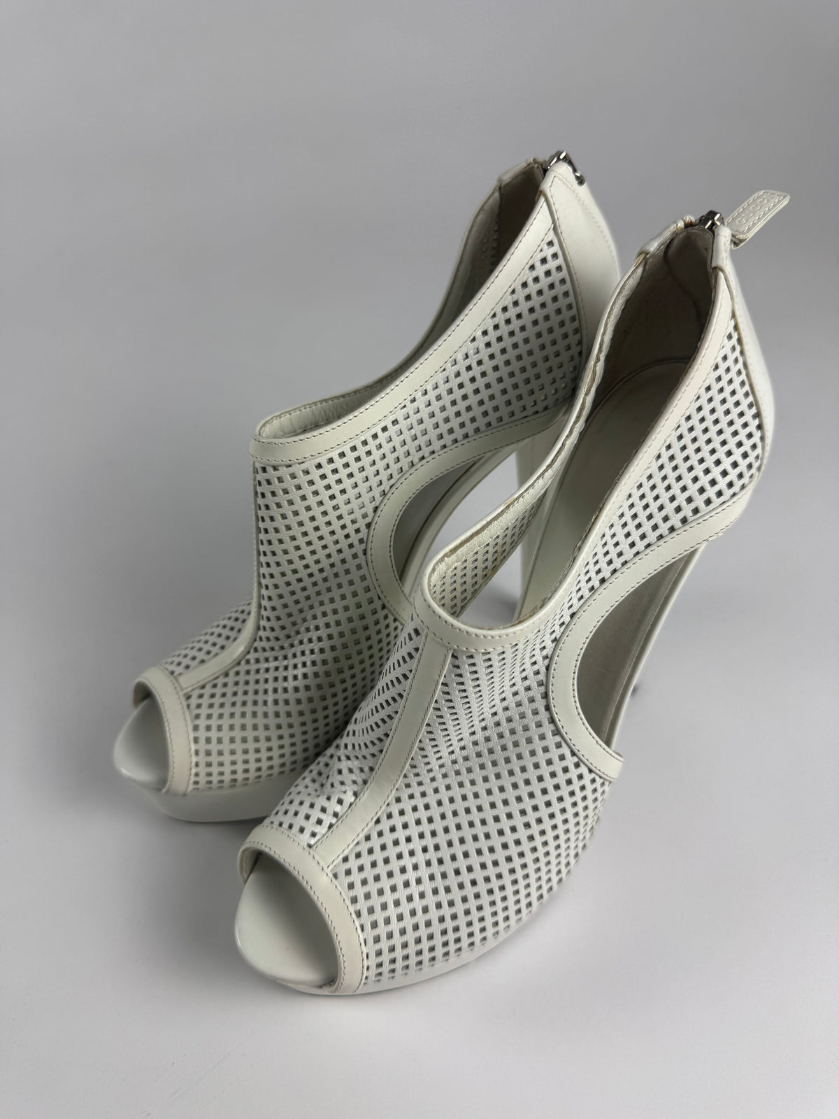 Gucci Open Toed Perforated Leather Caged Heels Pumps SS 2010 - 38 IT/38,5 EU